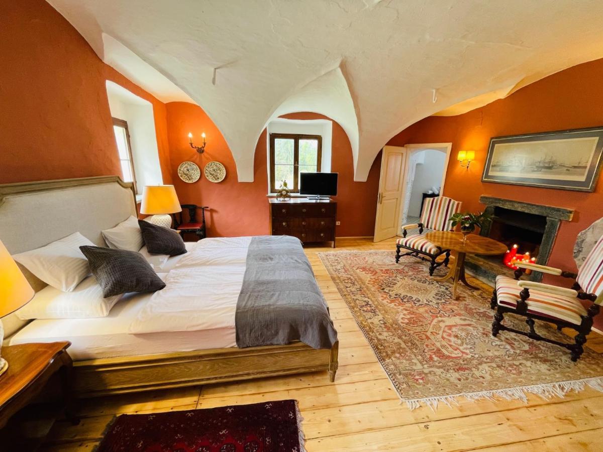 Schloss Moosburg Gaestehaus ภายนอก รูปภาพ